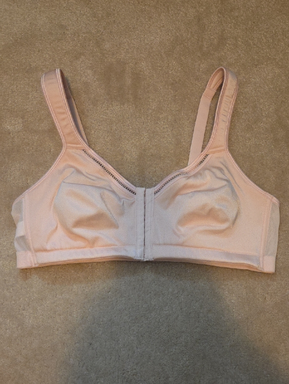 Breezies Wireless Front-Close Bra in Light Pink